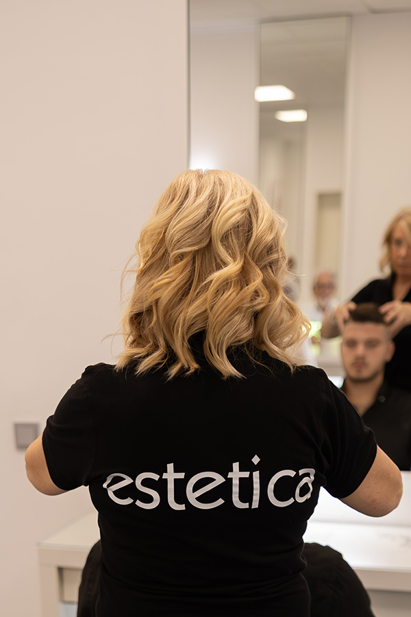 Friseur Oberhausen Ksenija Kielp in Aktion 3